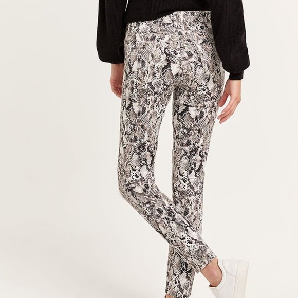 Black and White Snake Print Skinny Leg Jeans in 24 - Picture 2 of 3
